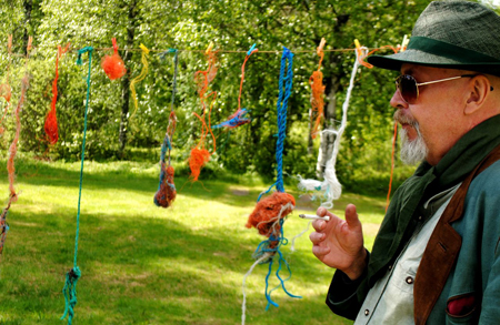 Kjell Landfors med sin installation